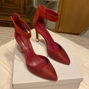 Calvin Klein Tanda Scratch/Kid Suede Pump in Pompeii (Deep Red)